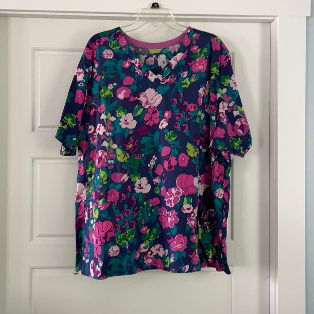 Vera Bradley scrub top